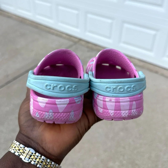 Crocs Toddler Girls Classic Easy Icon Heart Clogs from Finish Line - Picture 6 of 8
